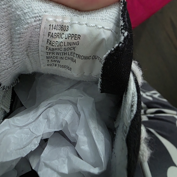 Torrid Riley Ruched Sneakers 7.5WW - Picture 7 of 7